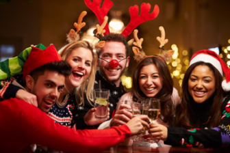Menschen in Weihnachtsverkleidung
